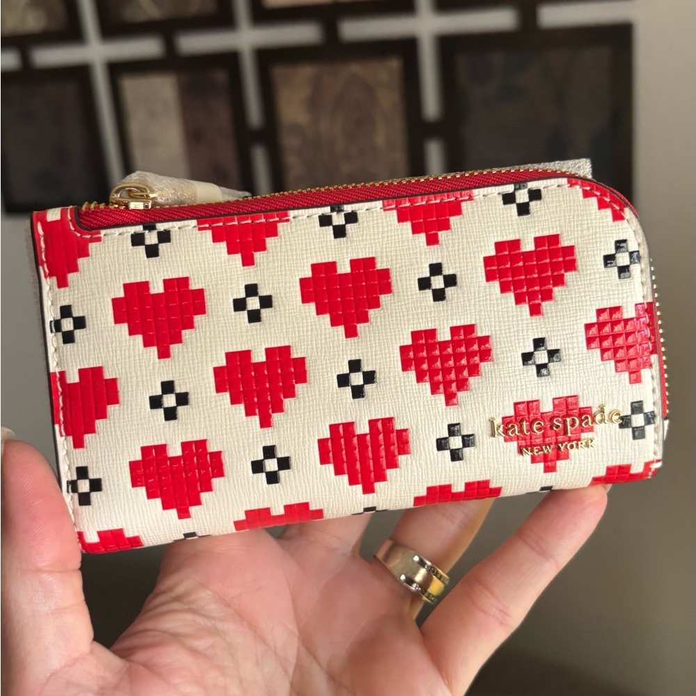 Authentic Kate Spade Cream and Red Heart leather Zip/Snap Wallet/ID